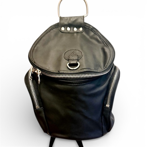 UNIF Namesake Backpack - Picture 2 of 6